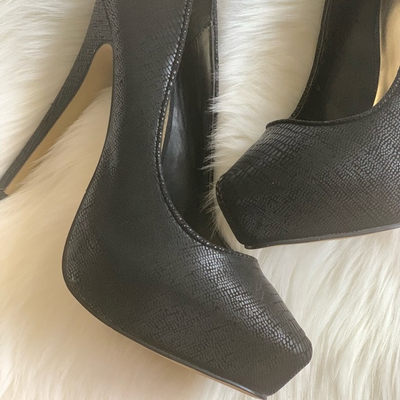 Black Snake Print Platform Pumps - Picture 2 of 3